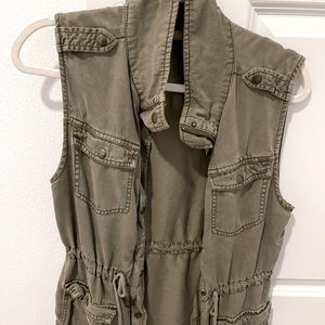 Max Utility Vest in Medium